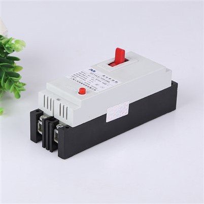 Прекъсвач на остатъчен ток със защита от претоварване